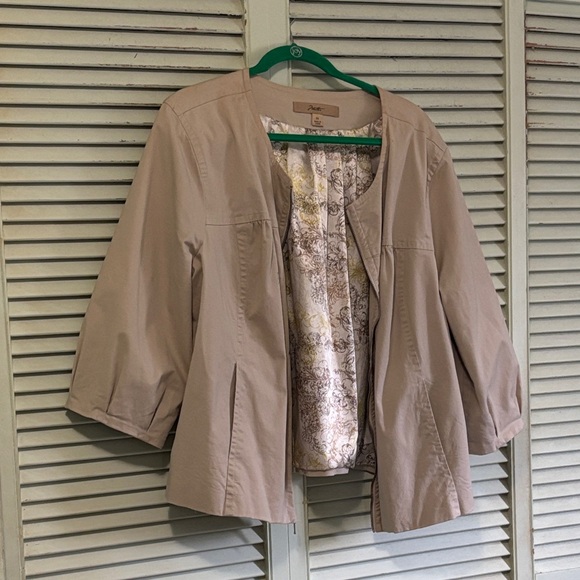Motto Beige Jacket with 2/3 length sleeves and Patterned Lining - Picture 6 of 9